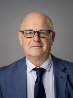 Porträt Prof. Dr. Winfried Müller